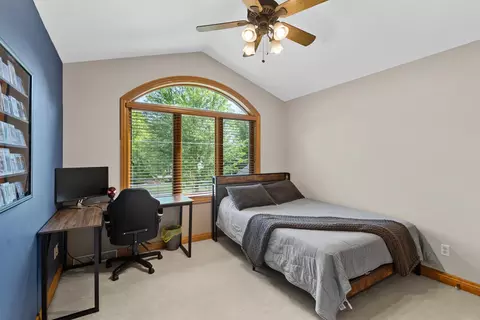 Bedroom - 236 E Thornbrook Ln, Appleton, WI 54913 photo 4 of 5