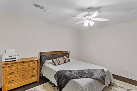 Bedroom - 236 E Thornbrook Ln, Appleton, WI 54913 photo 5 of 5