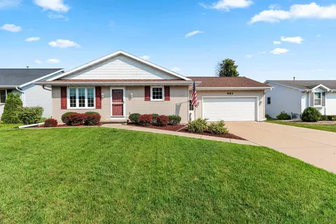 931 Gerard Dr, Green Bay, WI 54302