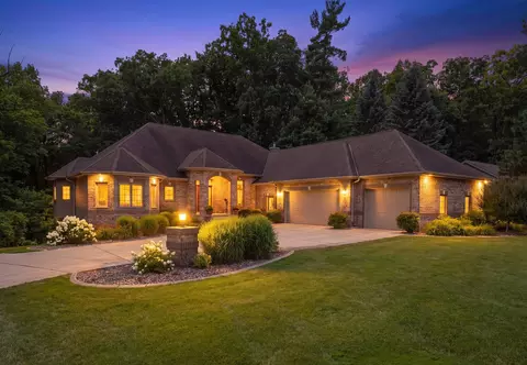 2870 Sleepy Hollow Dr, Green Bay, WI 54311