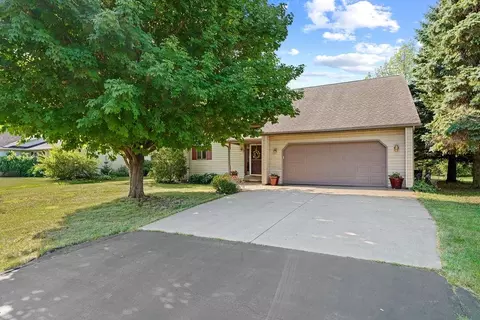 2875 Westmoor Rd, Oshkosh, WI 54904