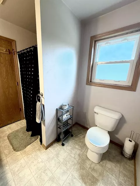 Bath - w5424 Red Clover Tr, Appleton, WI 54915 photo 1 of 7
