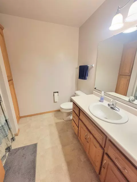Bath - w5424 Red Clover Tr, Appleton, WI 54915 photo 2 of 4