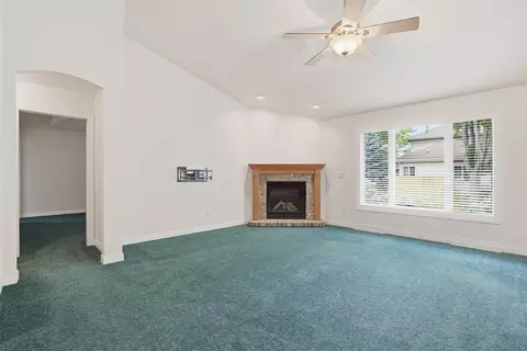 Living - 89 Penbrook Cir, Appleton, WI 54914 photo 2 of 6