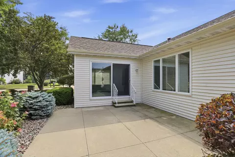 Exterior - 89 Penbrook Cir, Appleton, WI 54914 photo 2 of 8