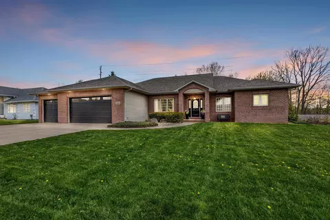 214 Brookwood Dr, Hortonville, WI 54944