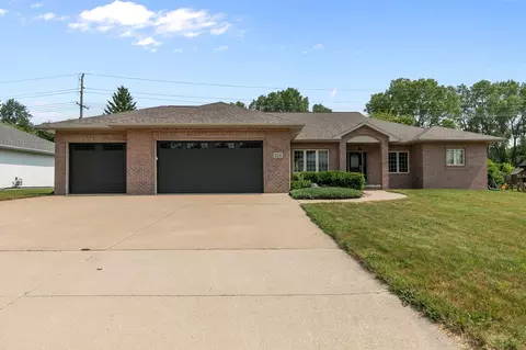 214 Brookwood Dr, Hortonville, WI 54944