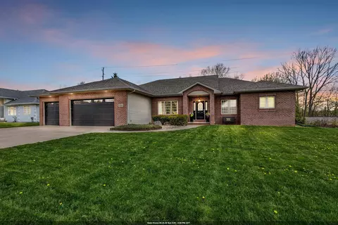 214 Brookwood Dr, Hortonville, WI 54944