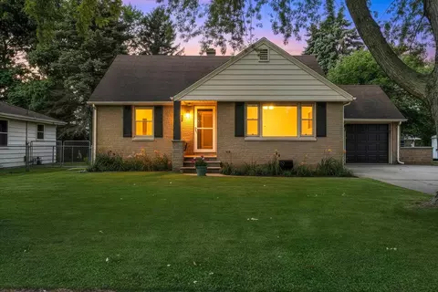 2116 Manitowoc Rd, Green Bay, WI 54302