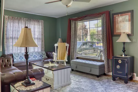 Living - 1013 N Linwood Ave, Appleton, WI 54914 photo 1 of 1