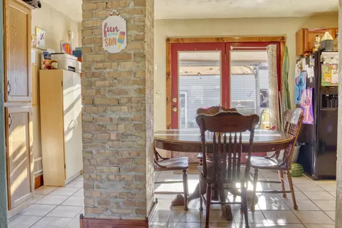 Dining - 1013 N Linwood Ave, Appleton, WI 54914 photo 2 of 3