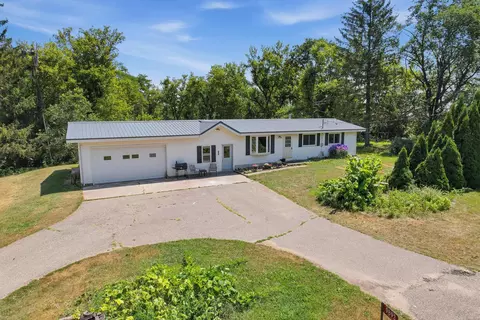 9893 15th Rd, Almond, WI 54909