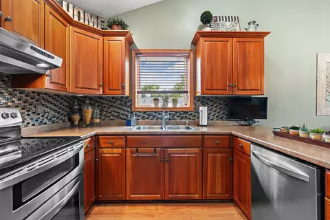 Kitchen - n9121 Kernan Avenue, Appleton, WI 54915 photo 2 of 4