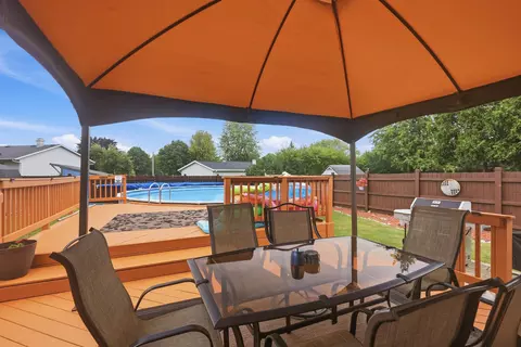 Exterior - 1786 Schaefer Cir, Appleton, WI 54915 photo 5 of 5