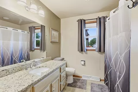 Bath - 1786 Schaefer Cir, Appleton, WI 54915 photo 1 of 2