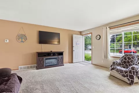 Living - 1786 Schaefer Cir, Appleton, WI 54915 photo 2 of 2