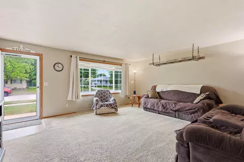 Living - 1786 Schaefer Cir, Appleton, WI 54915 photo 1 of 2