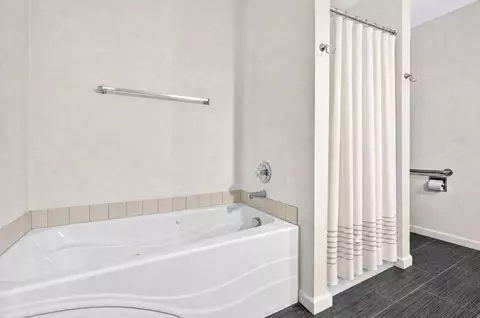 Bath - 1027 E Green Tree Ct, Appleton, WI 54915 photo 3 of 6