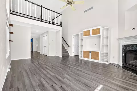 Living - 1027 E Green Tree Ct, Appleton, WI 54915 photo 4 of 11