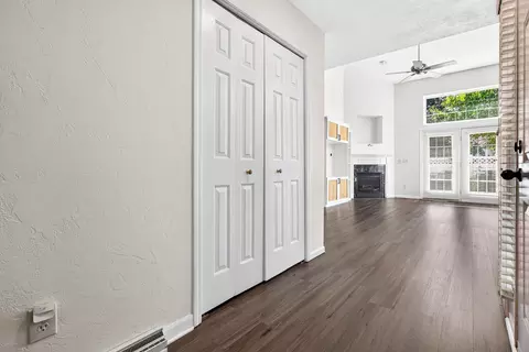 Entry Way - 1027 E Green Tree Ct, Appleton, WI 54915 photo 2 of 2