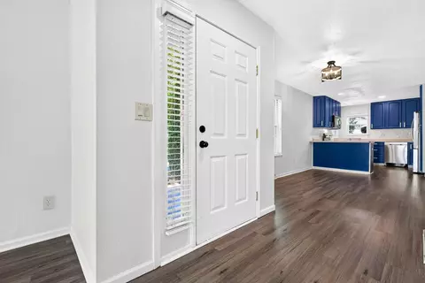 Entry Way - 1027 E Green Tree Ct, Appleton, WI 54915 photo 1 of 2