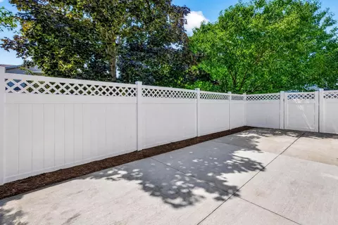 Exterior - 1027 E Green Tree Ct, Appleton, WI 54915 photo 4 of 5