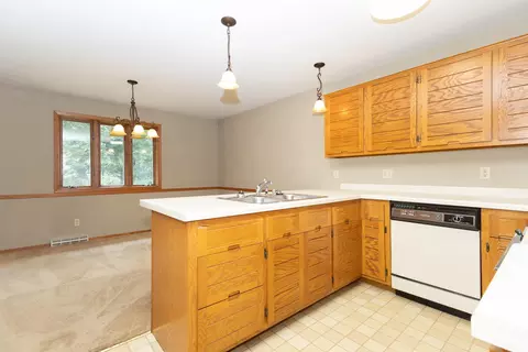 Kitchen - 901 E Windfield Pl #D, Appleton, WI 54911 photo 4 of 4