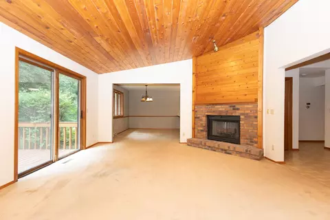 Living - 901 E Windfield Pl #D, Appleton, WI 54911 photo 1 of 2