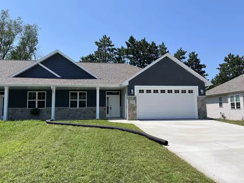 2103 Abbey Rd, New London, WI 54961