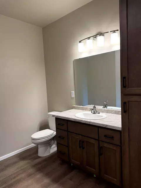 Bath - 2211 Golden Gate Dr, Appleton, WI 54913 photo 3 of 4