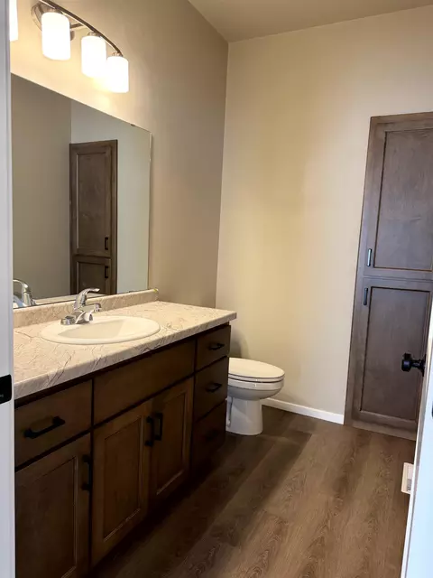 Bath - 2211 Golden Gate Dr, Appleton, WI 54913 photo 1 of 4