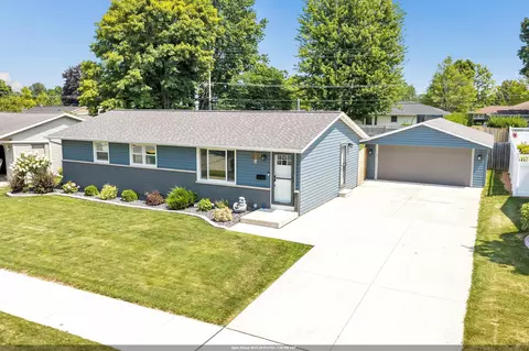 1797 St Agnes Dr, Green Bay, WI 54304