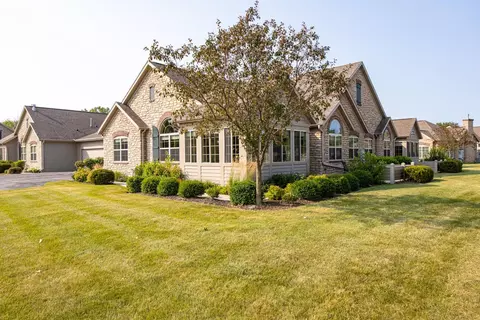 Exterior - 2306 E Sienna Way, Appleton, WI 54913 photo 4 of 7
