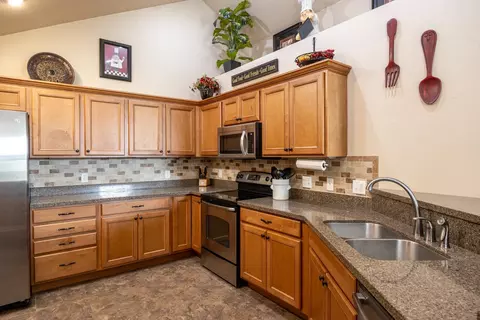 Kitchen - 2306 E Sienna Way, Appleton, WI 54913 photo 3 of 4