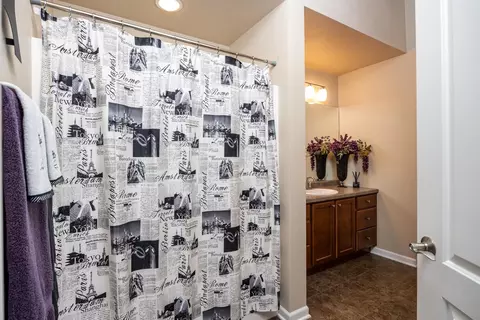 Bath - 2306 E Sienna Way, Appleton, WI 54913 photo 4 of 5