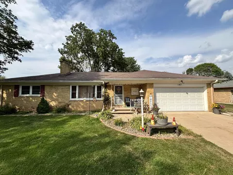 147 Hilltop Dr, Green Bay, WI 54301