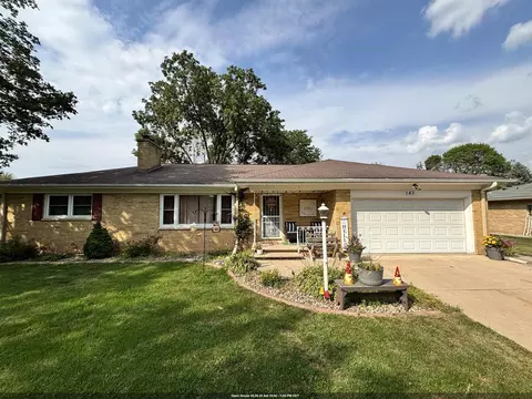 147 Hilltop Dr, Green Bay, WI 54301