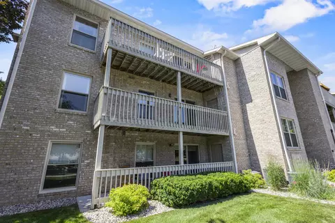 1600 Rustic Oaks Ct #11, Green Bay, WI 54301