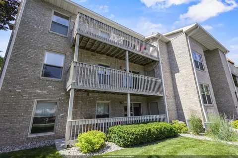 1600 Rustic Oaks Ct #11, Green Bay, WI 54301