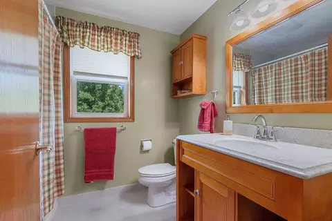Bath - n254 Meadowbreeze Court, Appleton, WI 54915 photo 2 of 3