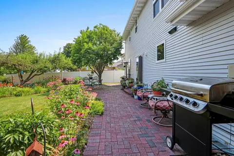 Exterior - n254 Meadowbreeze Court, Appleton, WI 54915 photo 8 of 27