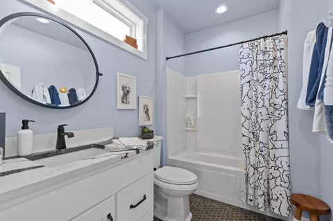 Bath - 3001 W Old Oak Dr, Appleton, WI 54913 photo 6 of 10