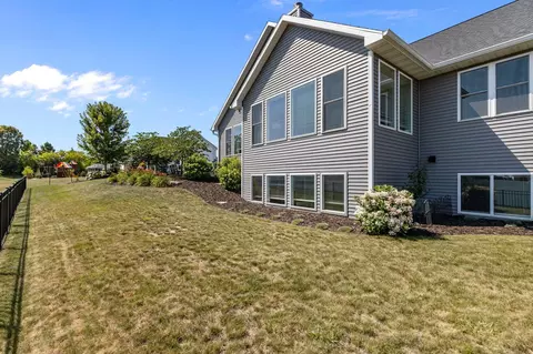 Exterior - 3001 W Old Oak Dr, Appleton, WI 54913 photo 7 of 8