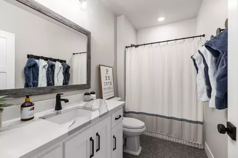 Bath - 3001 W Old Oak Dr, Appleton, WI 54913 photo 10 of 10
