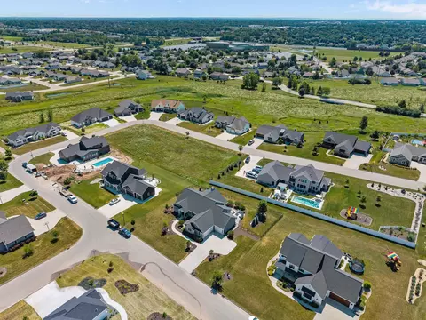 View/Area - 3001 W Old Oak Dr, Appleton, WI 54913 photo 5 of 15