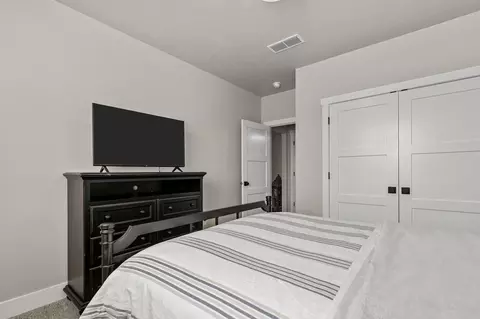 Bedroom - 3001 W Old Oak Dr, Appleton, WI 54913 photo 9 of 9