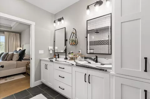 Bath - 3001 W Old Oak Dr, Appleton, WI 54913 photo 5 of 10