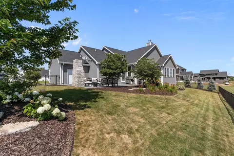 Exterior - 3001 W Old Oak Dr, Appleton, WI 54913 photo 6 of 8