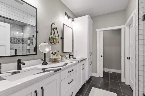 Bath - 3001 W Old Oak Dr, Appleton, WI 54913 photo 1 of 10