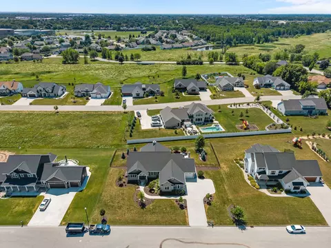 View/Area - 3001 W Old Oak Dr, Appleton, WI 54913 photo 7 of 15